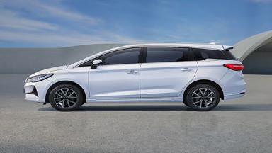 BYD eMAX 7Exterior image