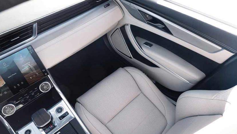 Jaguar XF Interior Image