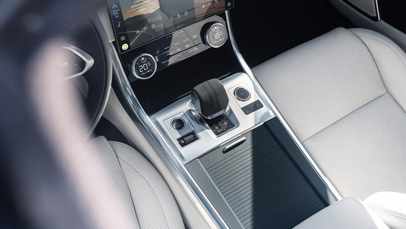 Jaguar XF Interior Image