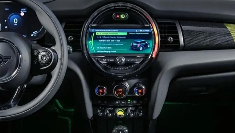 Mini Cooper SE Interior Image