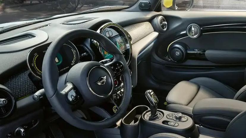 Mini Cooper SE Interior Image