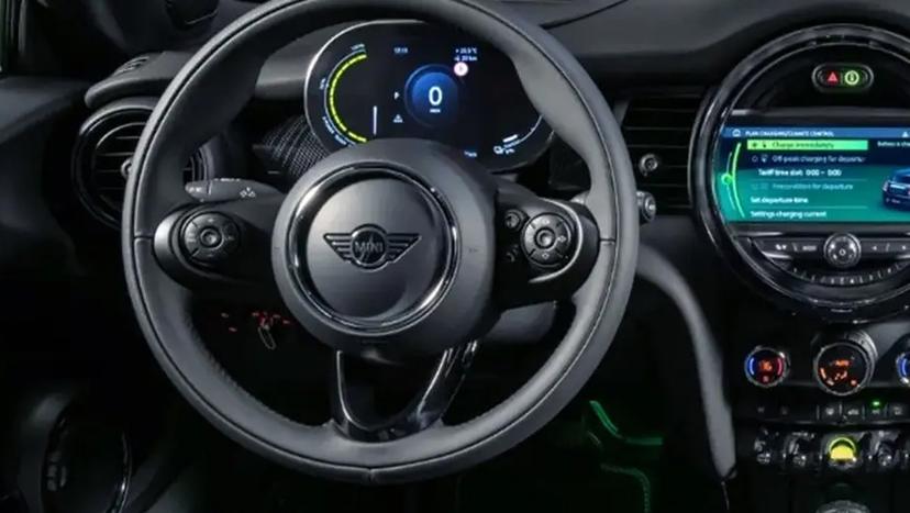 Mini Cooper SE Interior Image