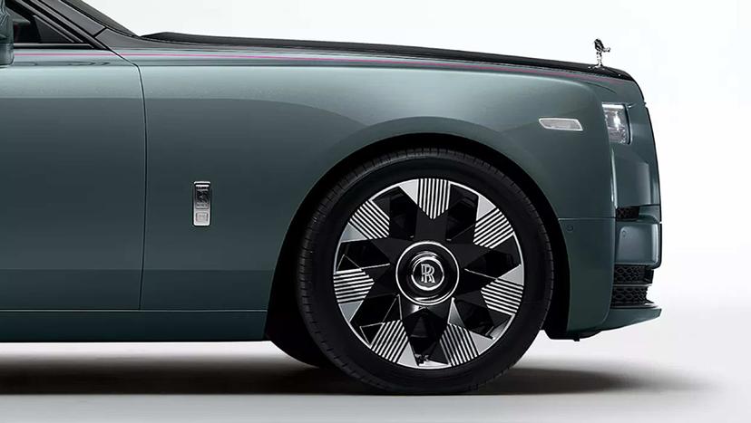 Rolls-Royce Phantom Exterior Image