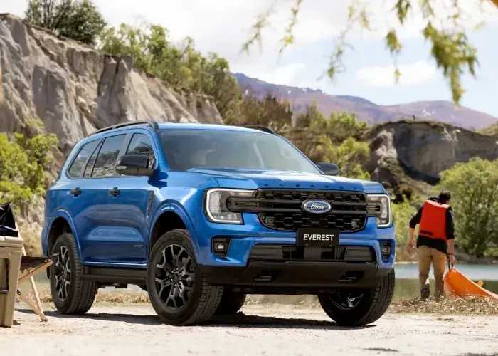 ford everest 2024 exteror photo blue
